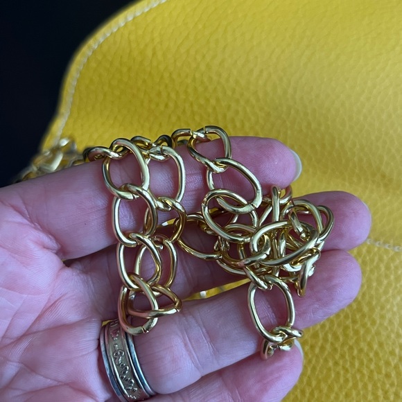 New Yellow pebbled faux leather envelope clutch crossbody gold tone whole chain - Picture 4 of 5